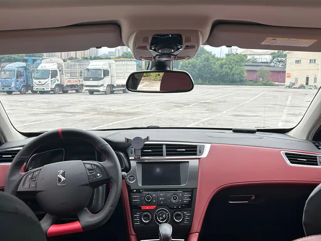 DS 6 1.6 T Luxury THP160