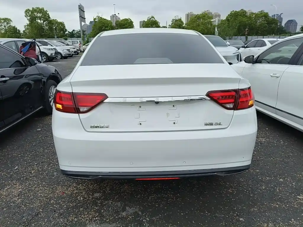Emgrand GL UP 1.4 T CVT Leading Style