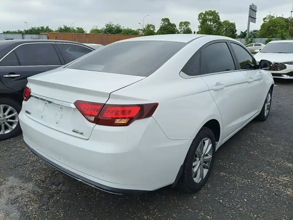 Emgrand GL UP 1.4 T CVT Leading Style