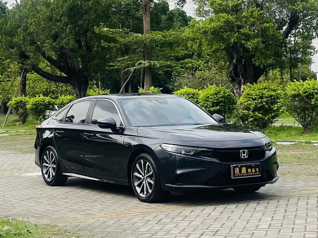 Integra 240 TURBO CVT Luxury