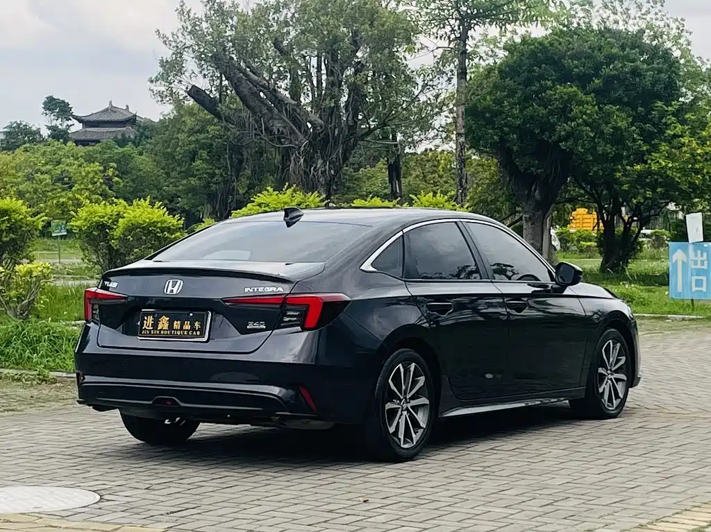 Integra 240 TURBO CVT Luxury