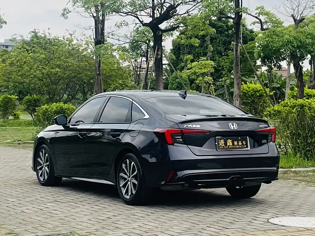 Integra 240 TURBO CVT Luxury