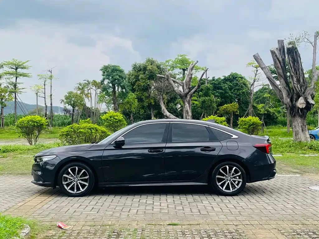 Integra 240 TURBO CVT Luxury