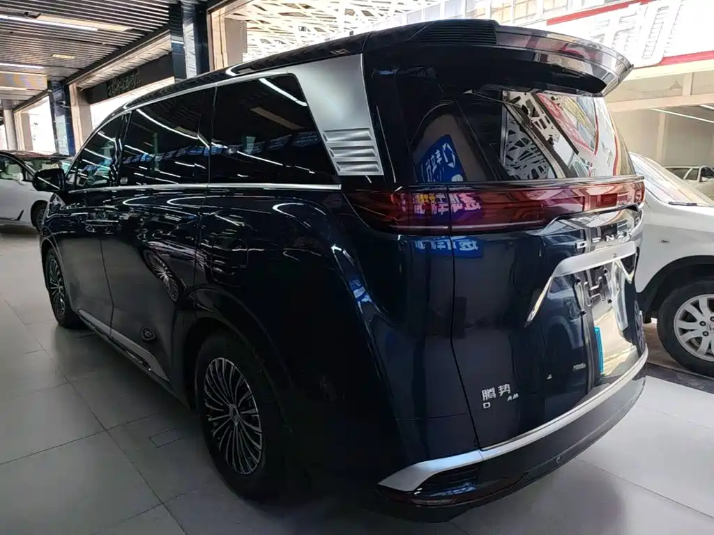Denza D9 DM-i 970 4 WD Flagship