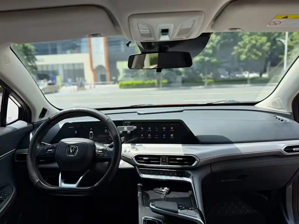 Changan UNI-T 1.5 T Distinguished