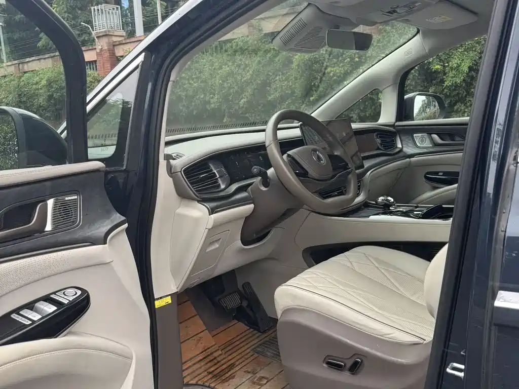 Denza D9 DM-i 945 Luxury