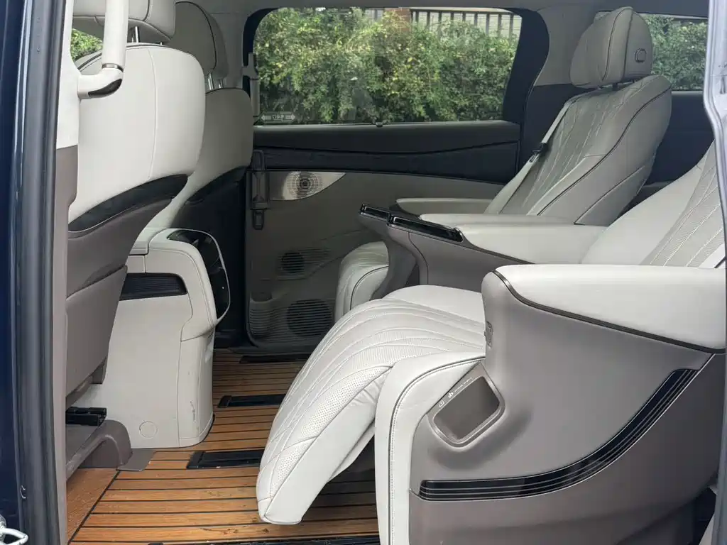 Denza D9 DM-i 945 Luxury