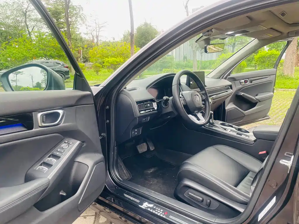 Integra 240 TURBO CVT Luxury