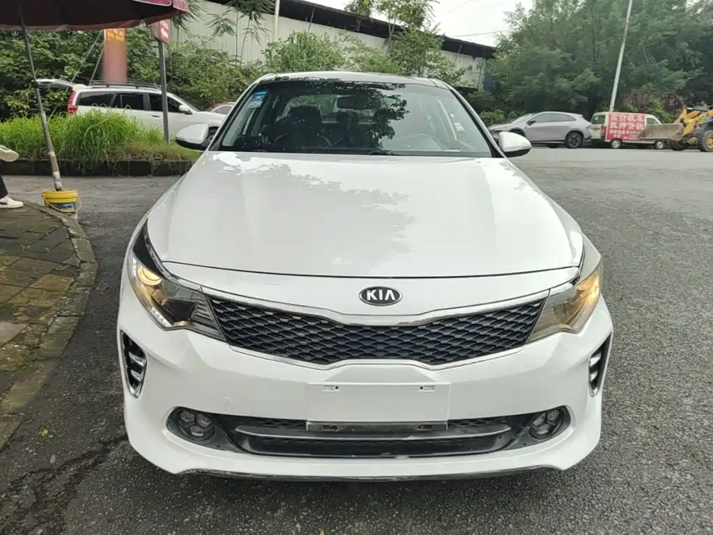 Kia K5 1.6 T Auto LUX