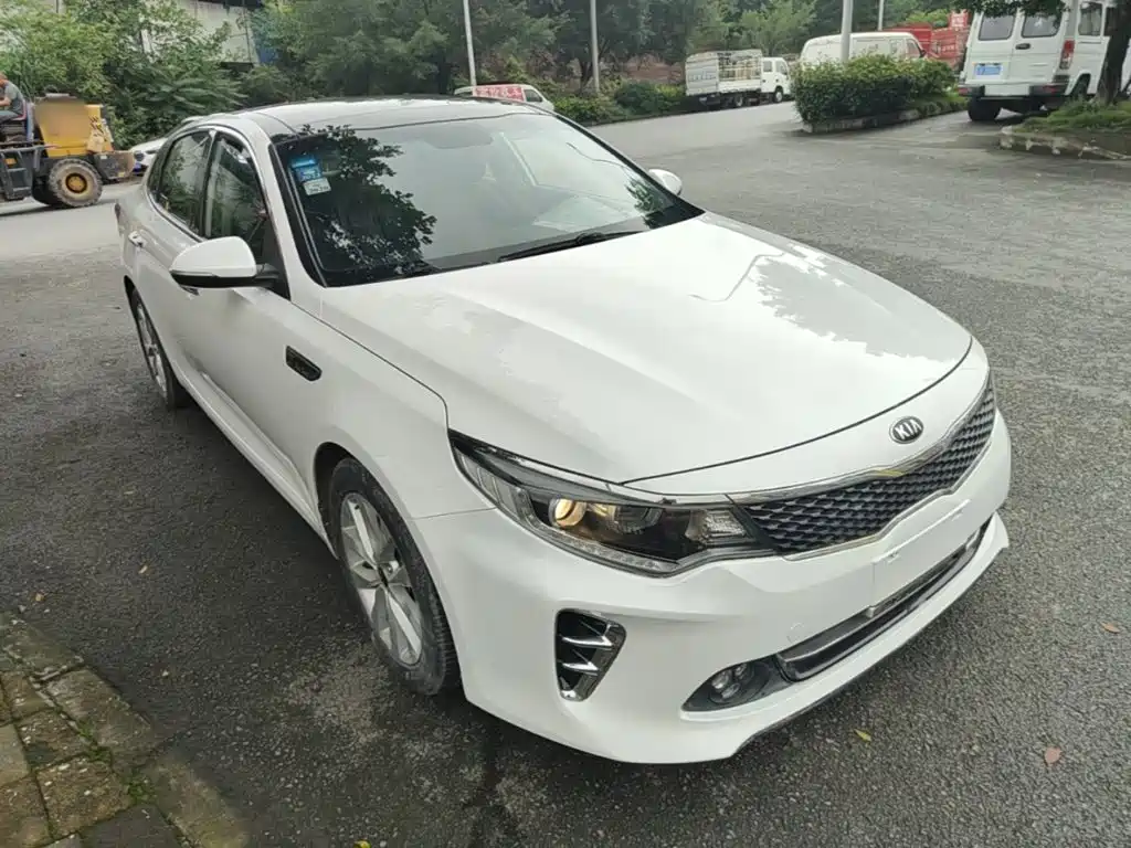 Kia K5 1.6 T Auto LUX