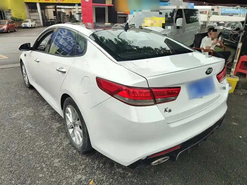 Kia K5 1.6 T Auto LUX