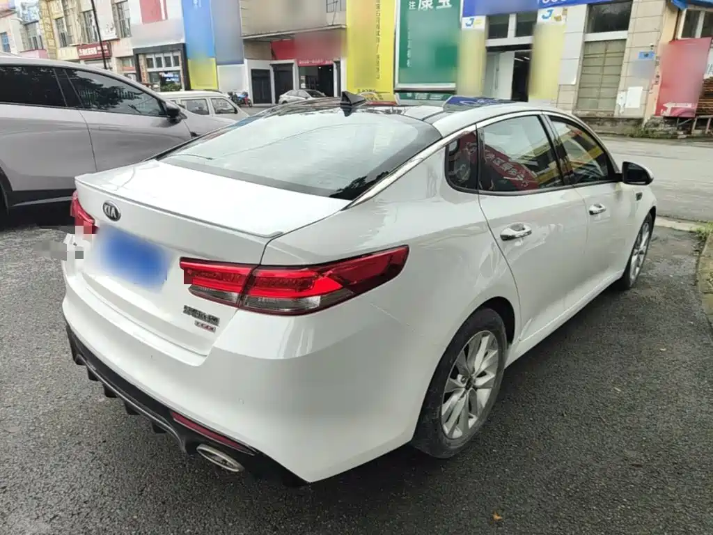 Kia K5 1.6 T Auto LUX