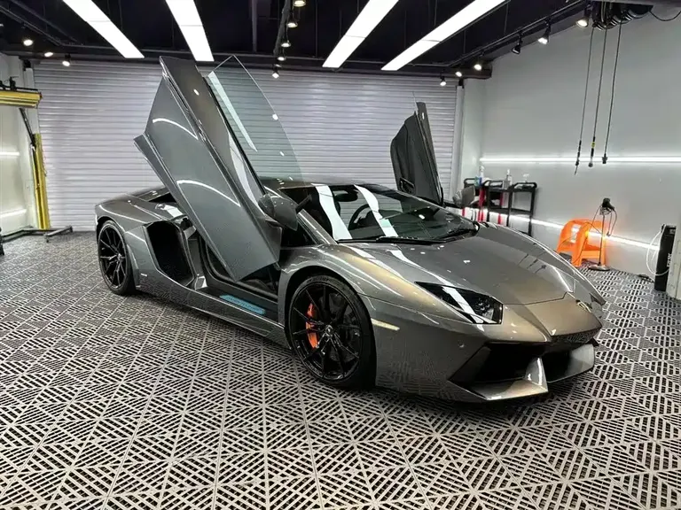 Lamborghini Aventador LP 700-4