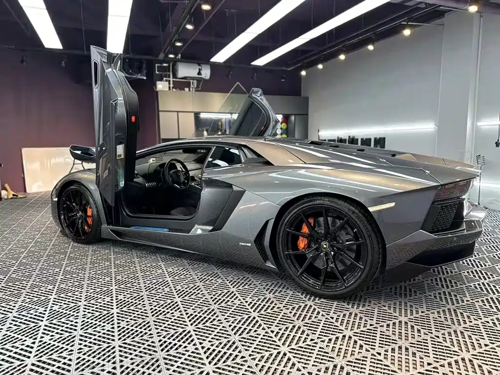 Aventador LP 700-4