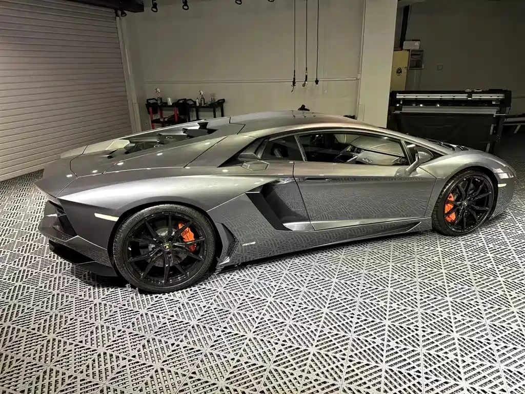 Aventador LP 700-4