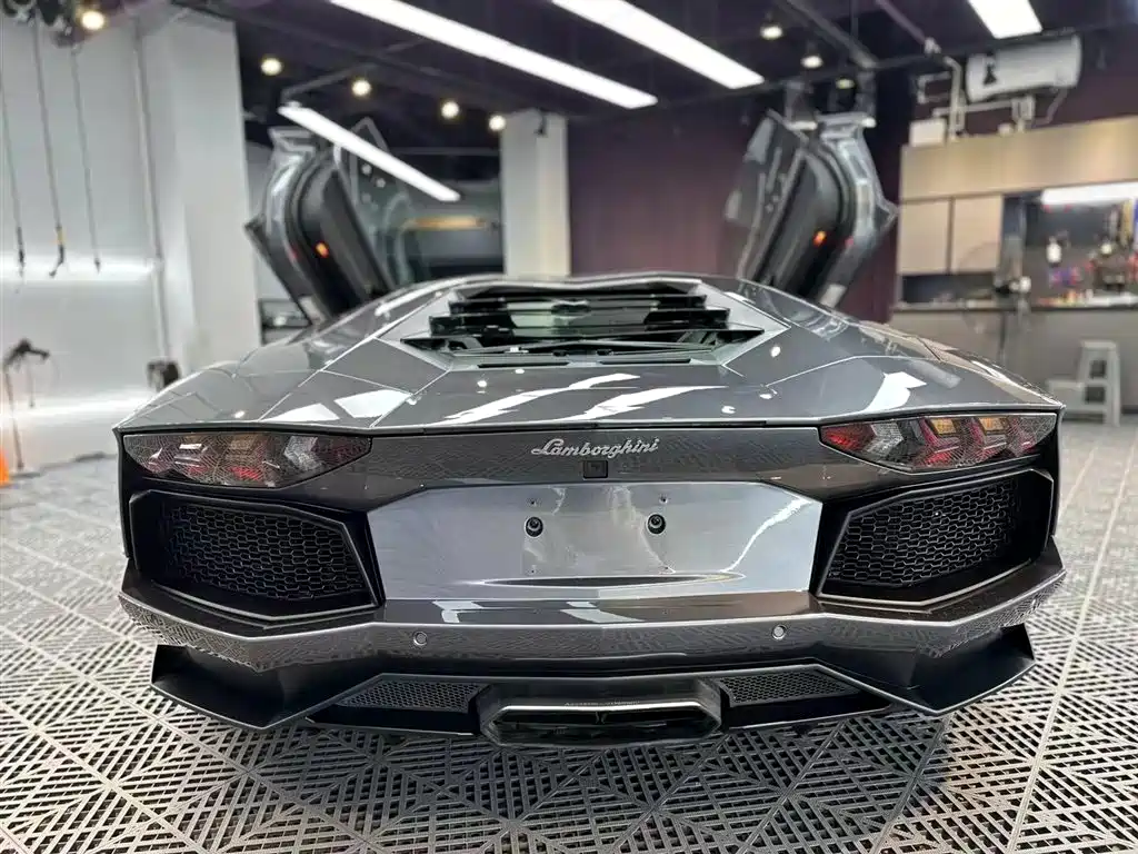 Aventador LP 700-4