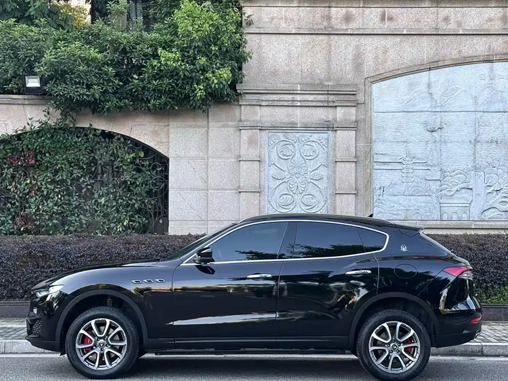 Levante 3.0 T Standard