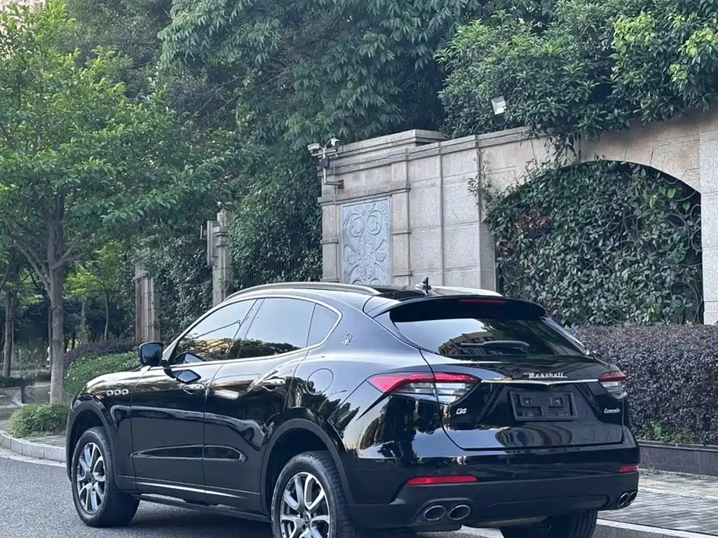 Levante 3.0 T Standard