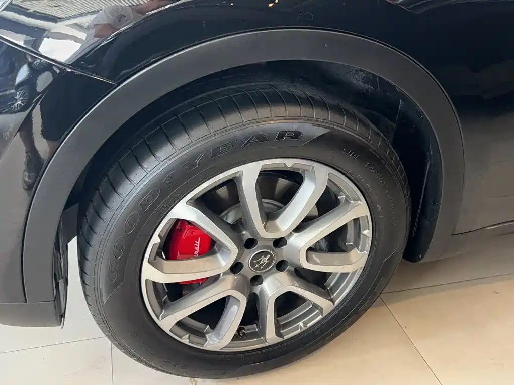 Levante 3.0 T Standard