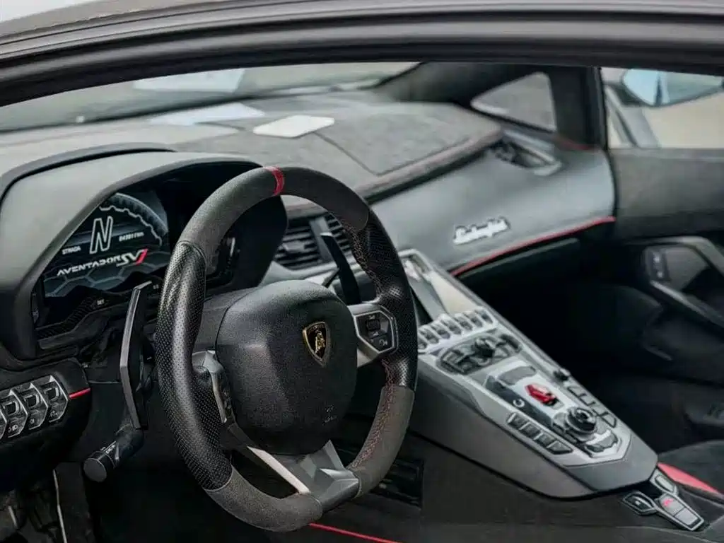 Aventador LP 700-4