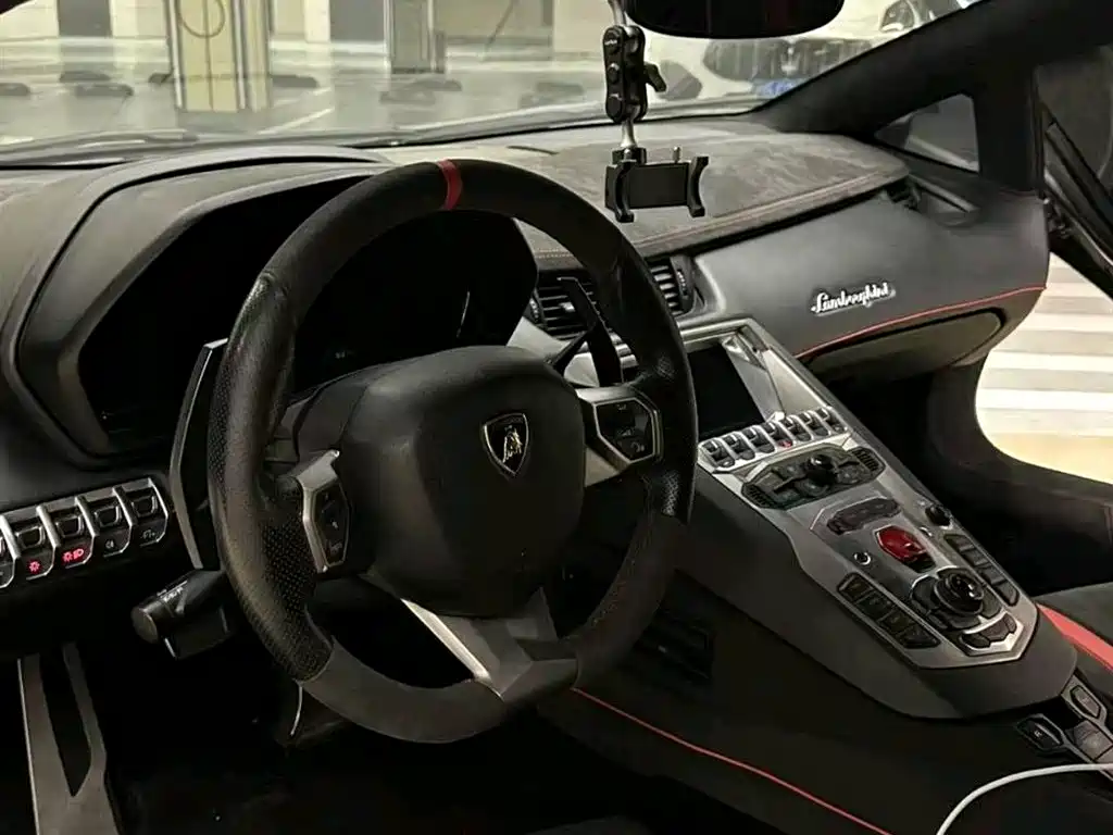 Aventador LP 700-4