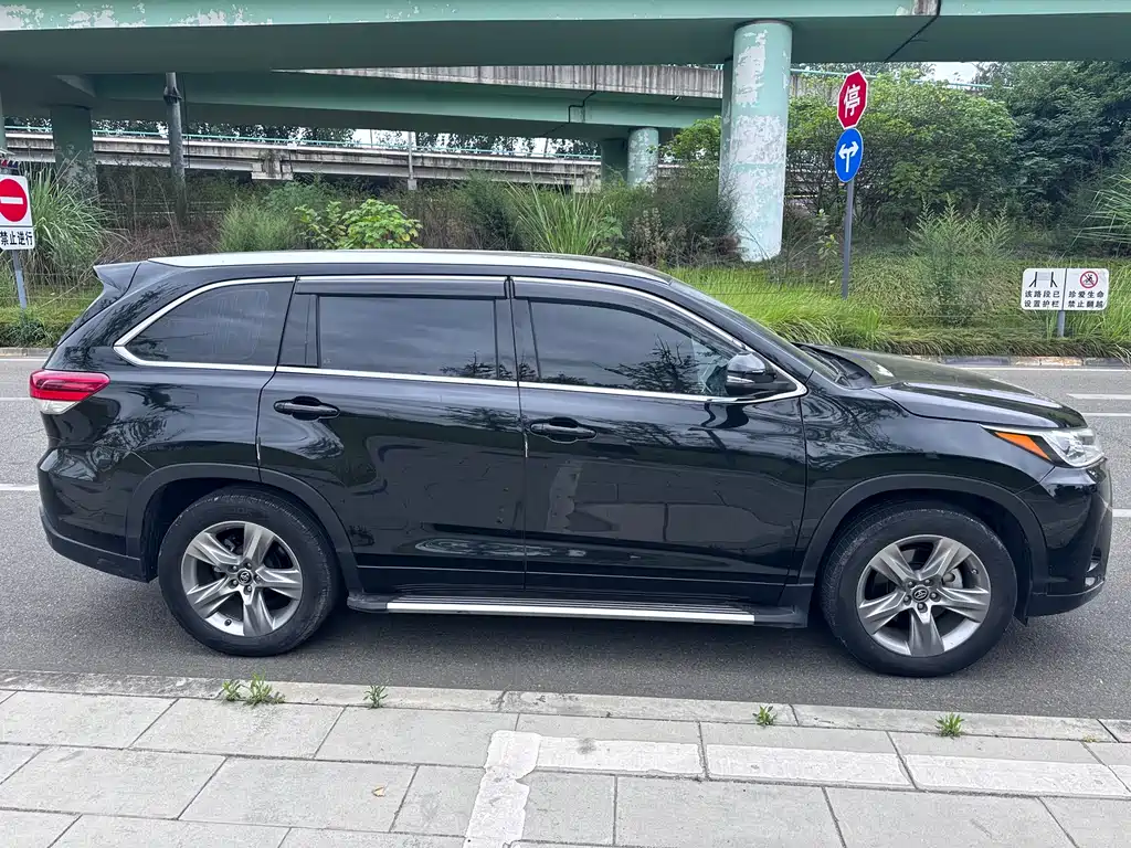 Highlander 2.0 T 4 WD Luxury 7-seat