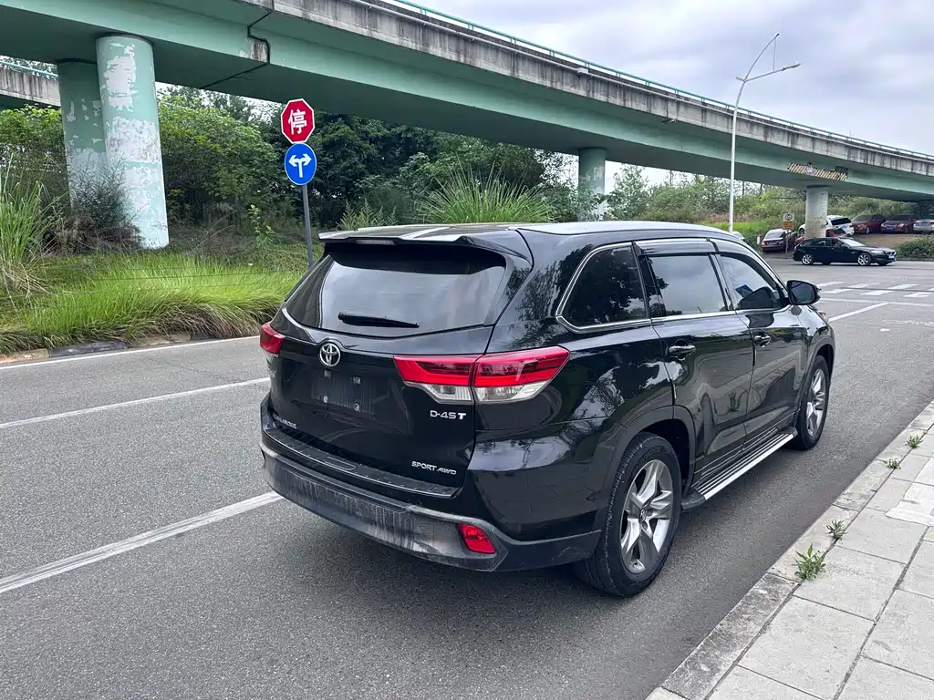 Highlander 2.0 T 4 WD Luxury 7-seat