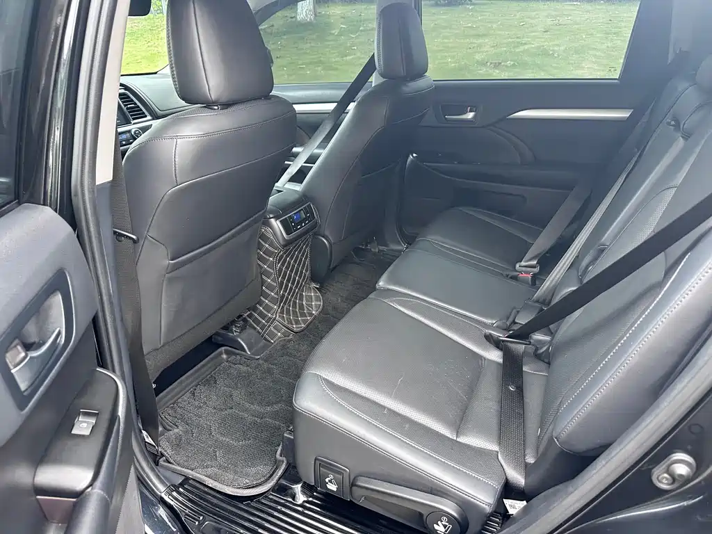 Highlander 2.0 T 4 WD Luxury 7-seat
