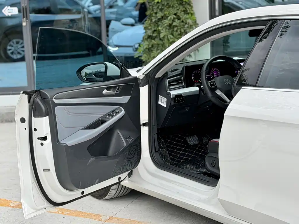 Lamando Lamando L 280 TSI DSG Spicy Cool