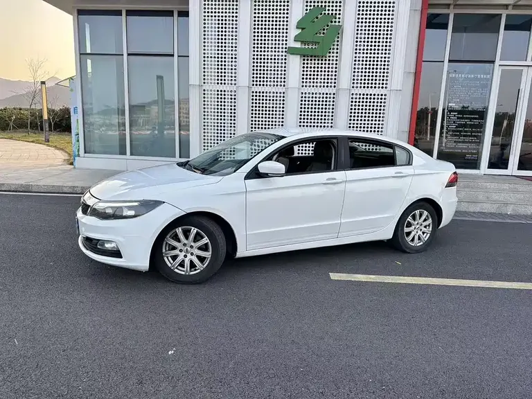 Qoros 3 Sedan 1.6 L Auto Leading