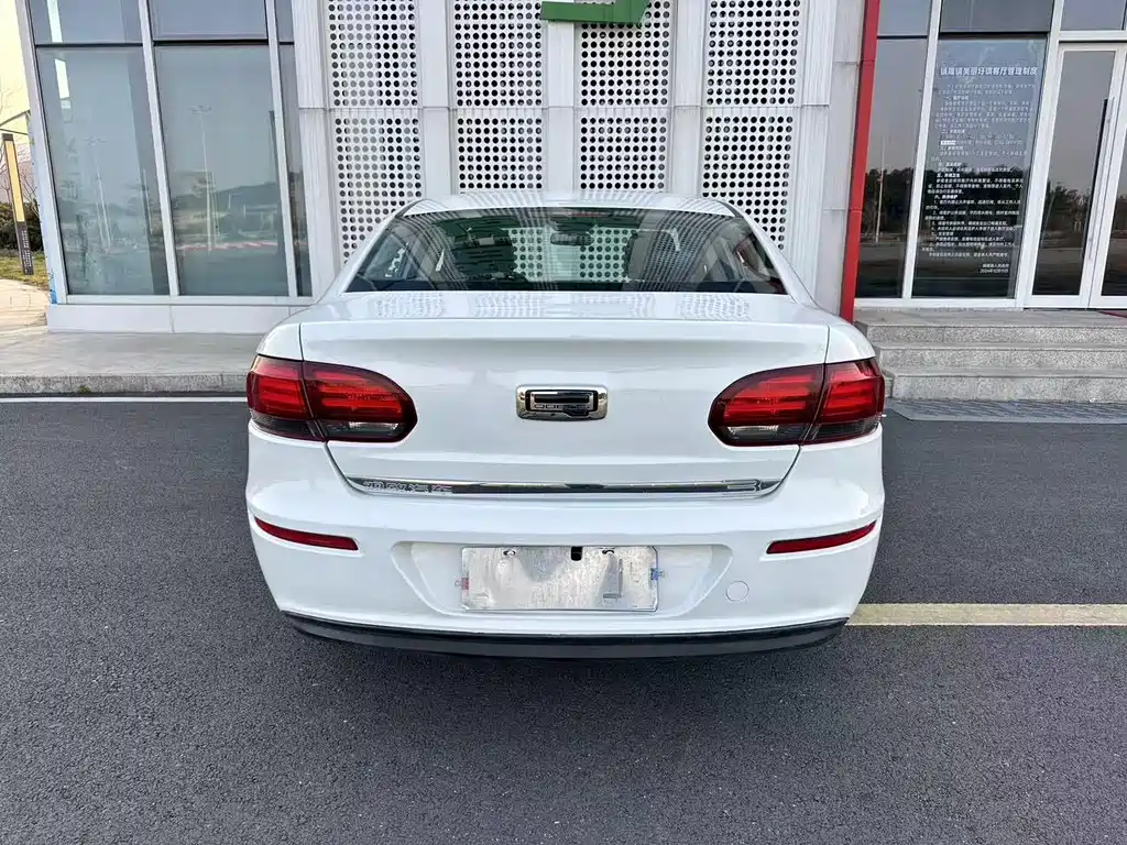 Qoros 3 Sedan 1.6 L Auto Leading