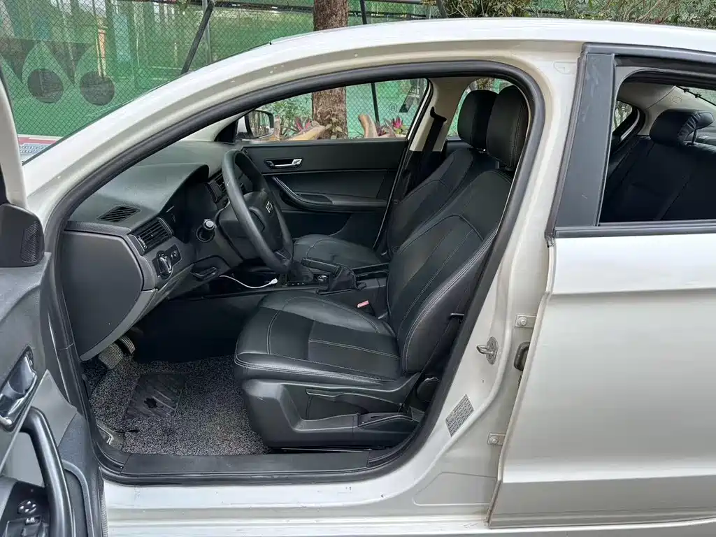 Qoros 3 Sedan 1.6 L Auto Leading