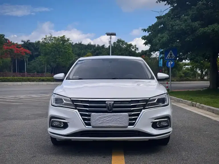 Roewe i5 1.5 L Auto 4 G Connected Leading Luxury