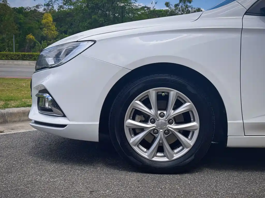 Roewe i5 1.5 L Auto 4 G Connected Leading Luxury