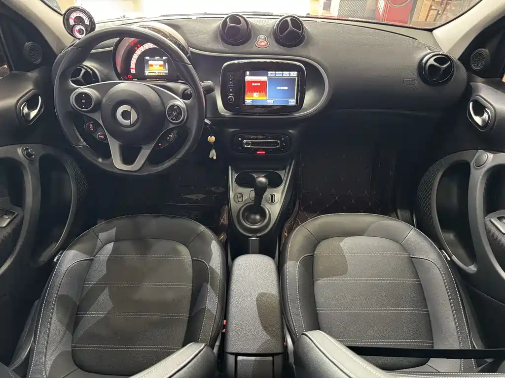 smart forfour 0.9 T 66 kW Pioneer