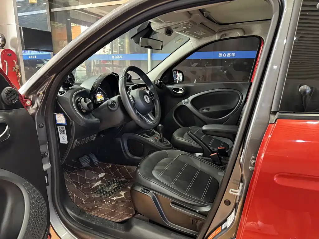smart forfour 0.9 T 66 kW Pioneer