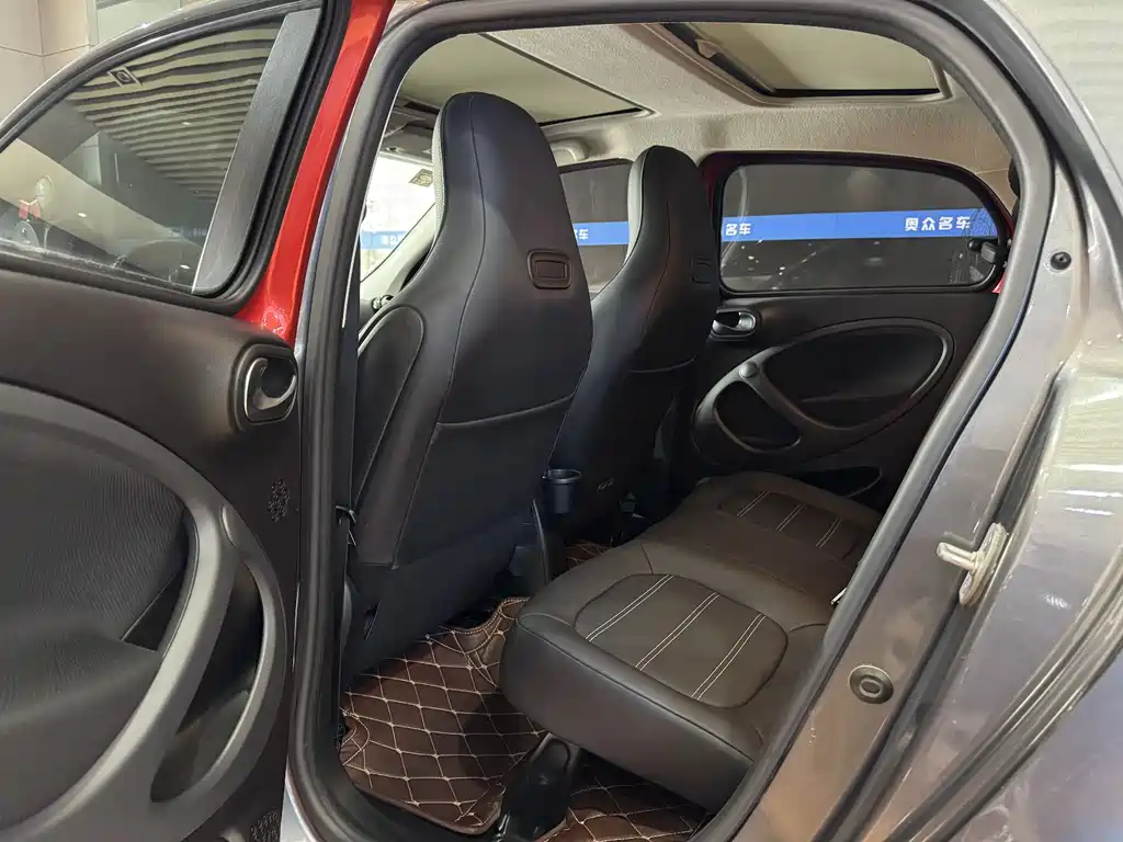 smart forfour 0.9 T 66 kW Pioneer