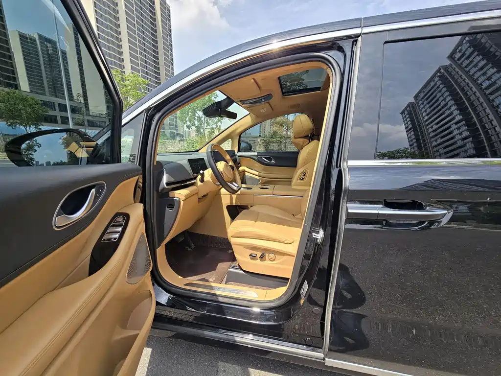 Voyah Dreamer PHEV 4 WD Distinguished Kunpeng