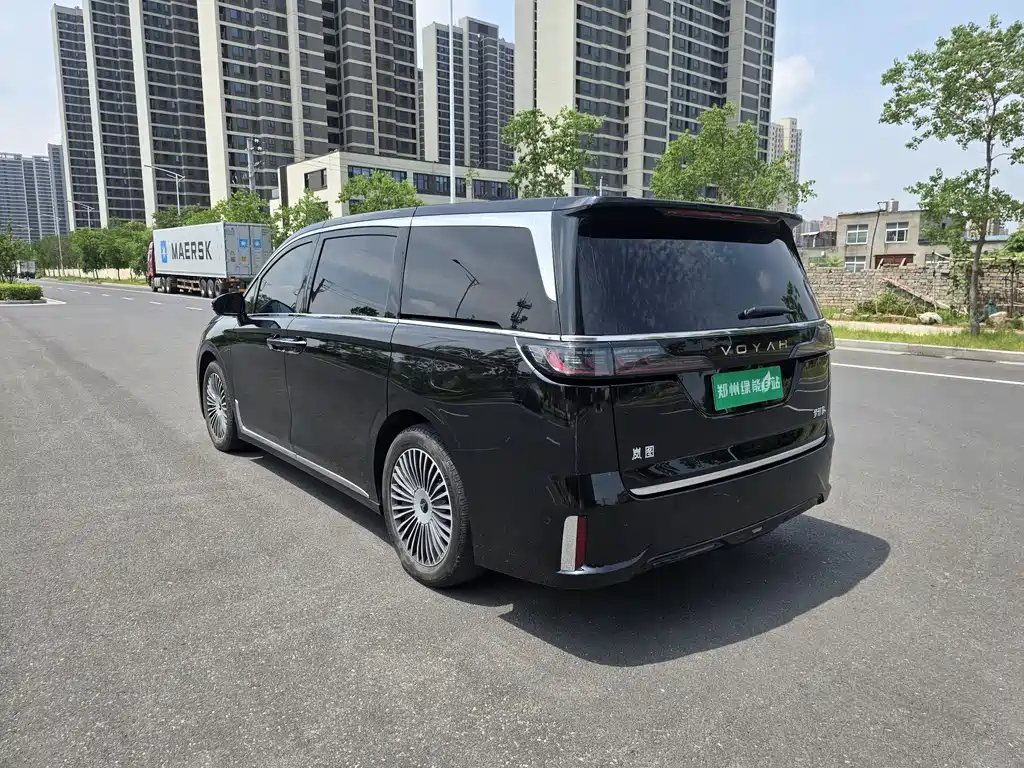Voyah Dreamer PHEV 4 WD Distinguished Kunpeng