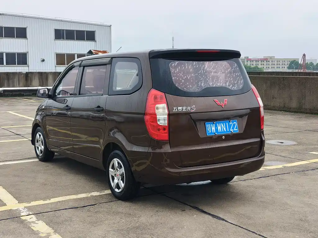 Wuling Hongguang 1.5 L Facelift S Comfort