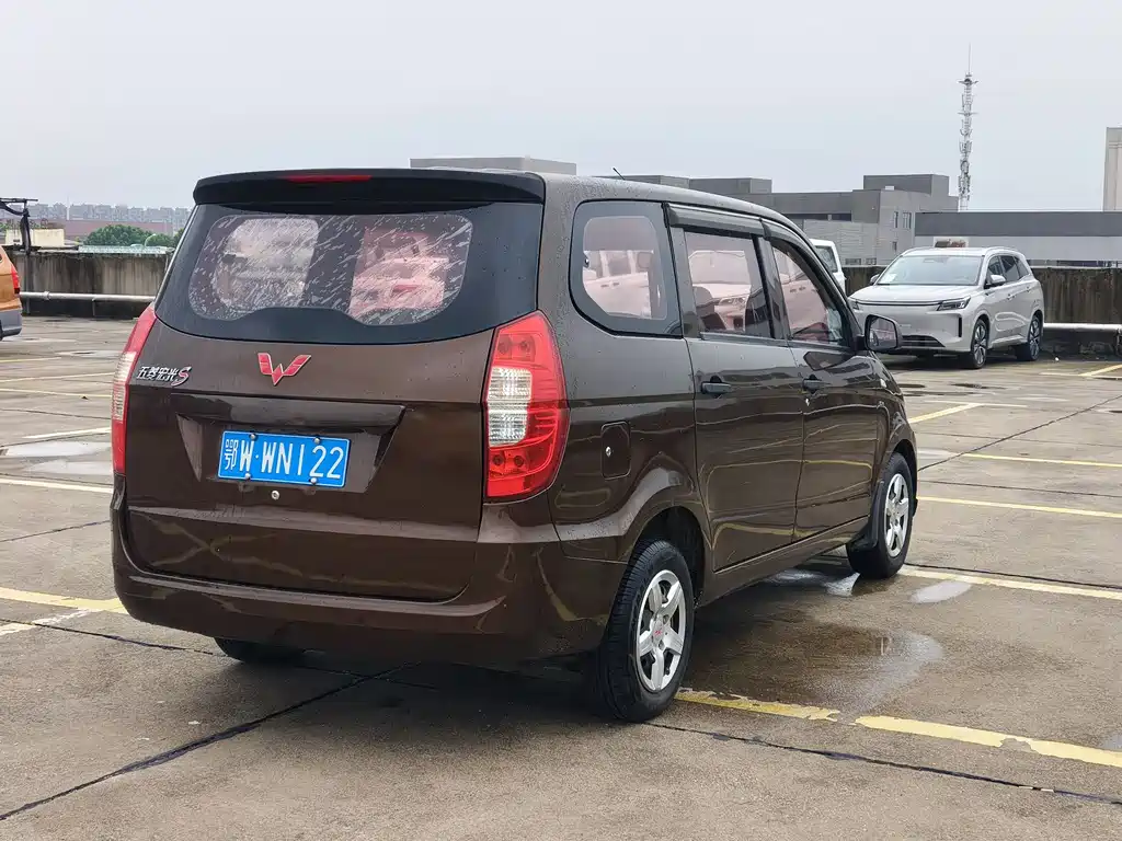 Wuling Hongguang 1.5 L Facelift S Comfort