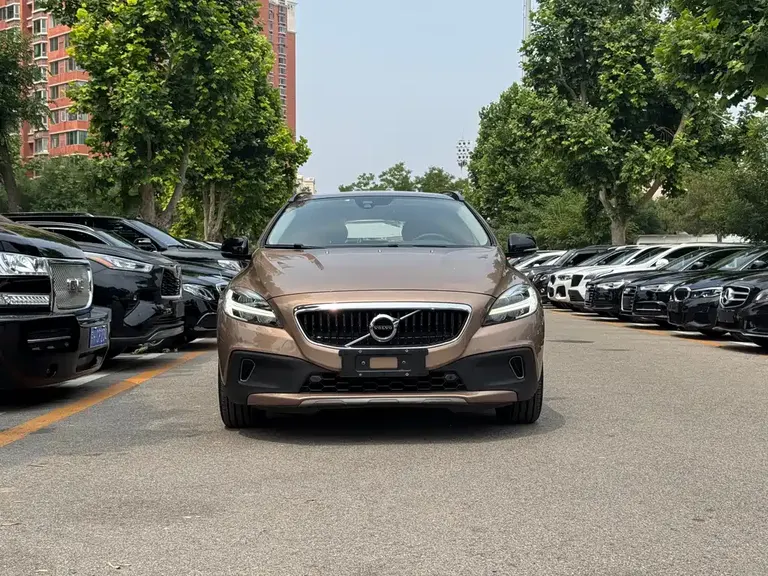 Volvo V40 沃尔沃V40 2017款 Cross Country T3 智雅版