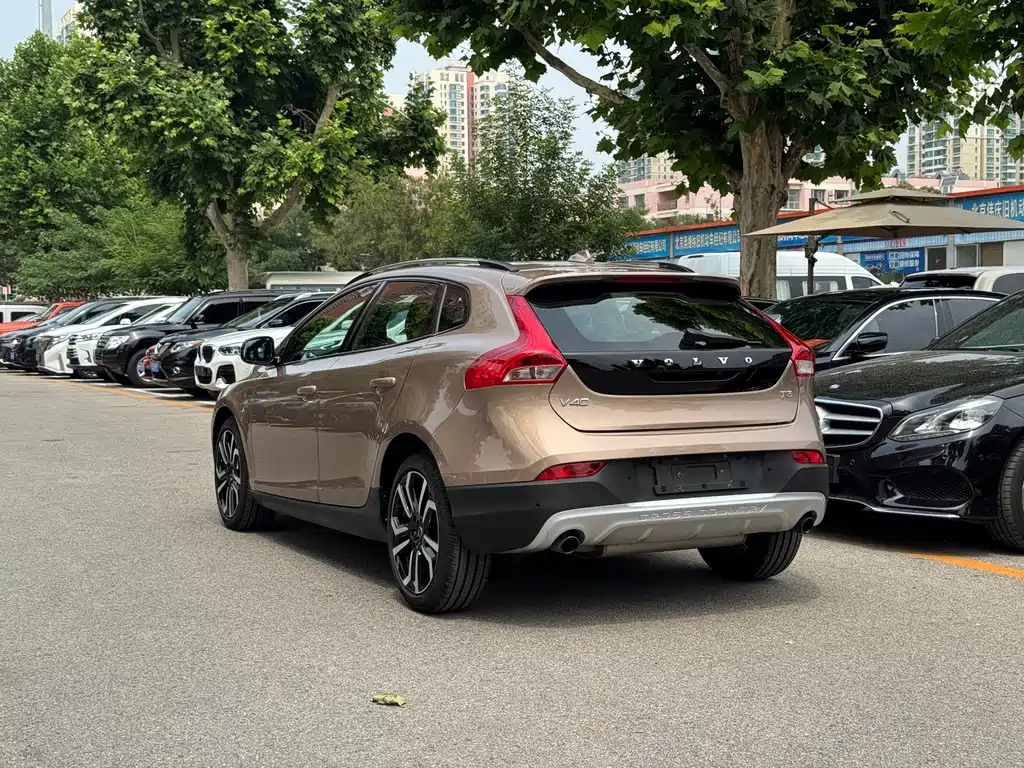 Volvo V40 沃尔沃V40 2017款 Cross Country T3 智雅版