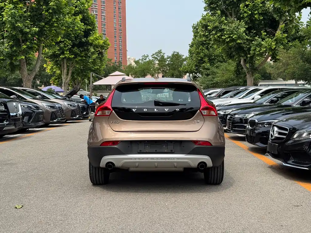 Volvo V40 沃尔沃V40 2017款 Cross Country T3 智雅版