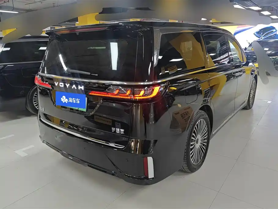 Voyah Dreamer PHEV 4 WD Distinguished Qiankun
