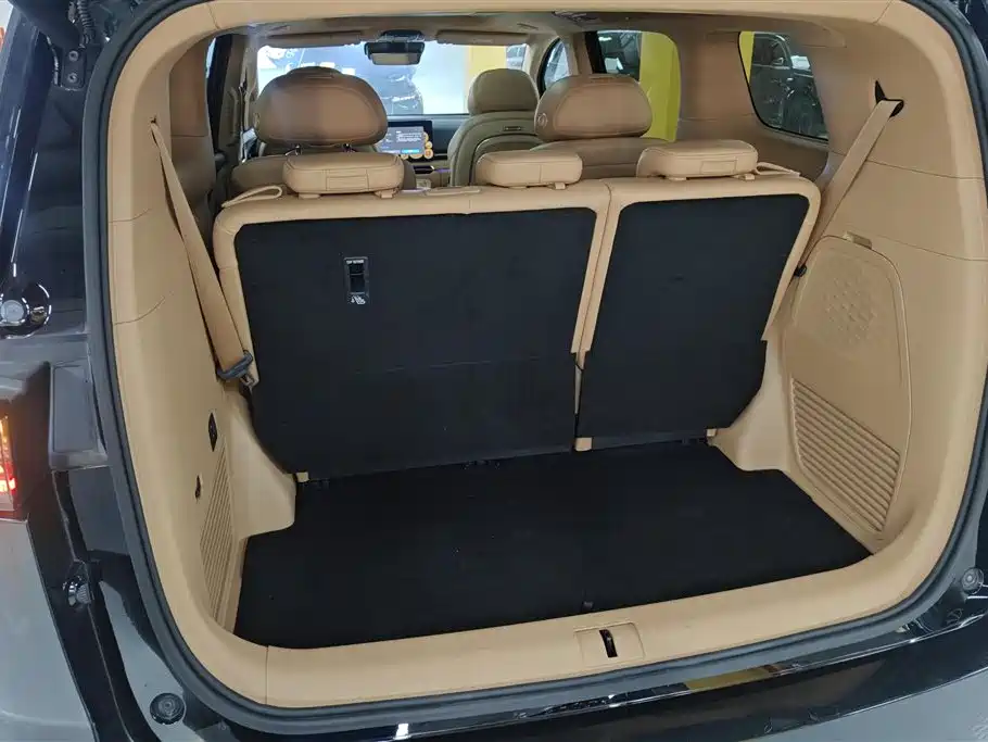 Voyah Dreamer PHEV 4 WD Distinguished Qiankun