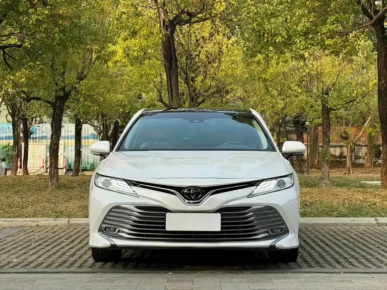 Toyota Camry 2.5 G Luxury CN-V