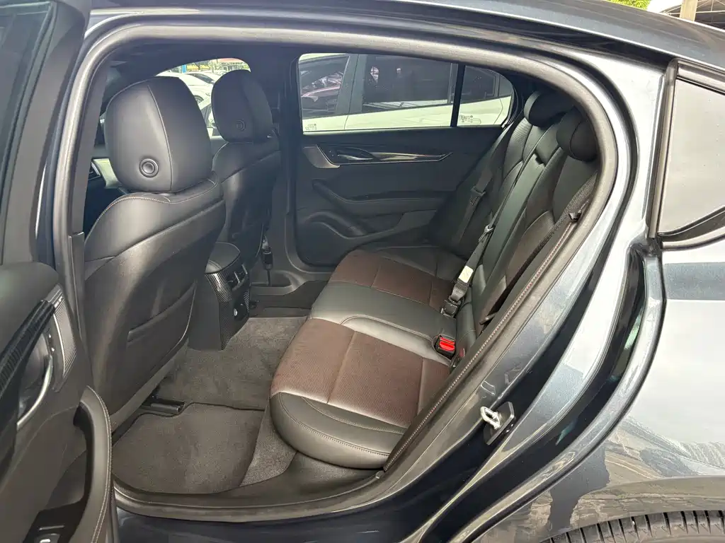 Cadillac CT5 28 T Leading Sport