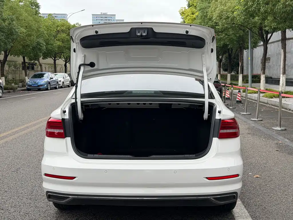 Lavida 280 TSI DSG Comfort CN-VI