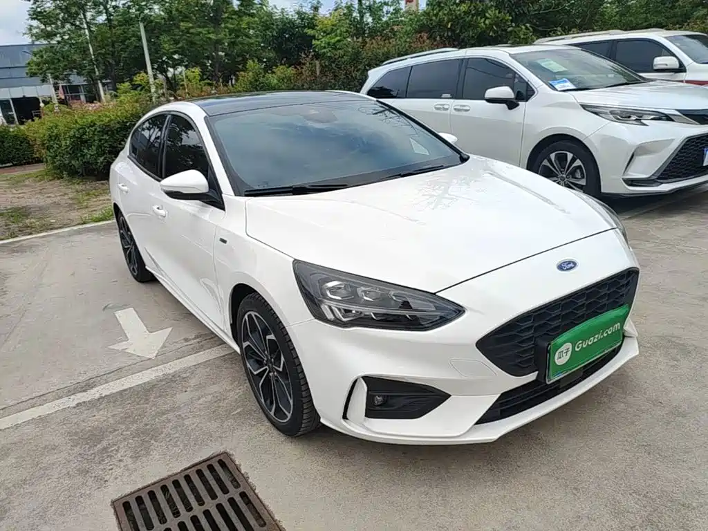 Focus Sedan EcoBoost 180 Auto ST Line